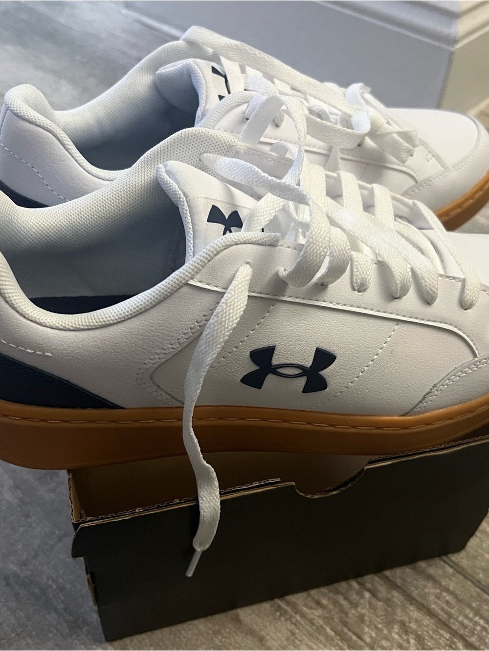 Under Armour Man’s White Sneakers with Gum Sole and Navy Logo